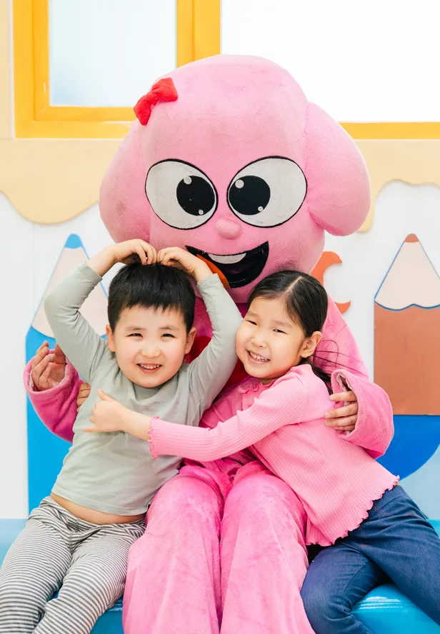 Q Kids маскоттой хүүхдүүд